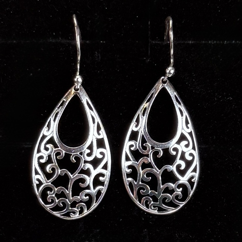 Gorgeous sterling silver filigree 925 pierced dropped dangle earrings